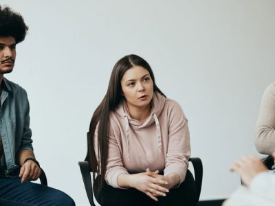 circle of group therapy practicing mindfulness-based cognitive therapy